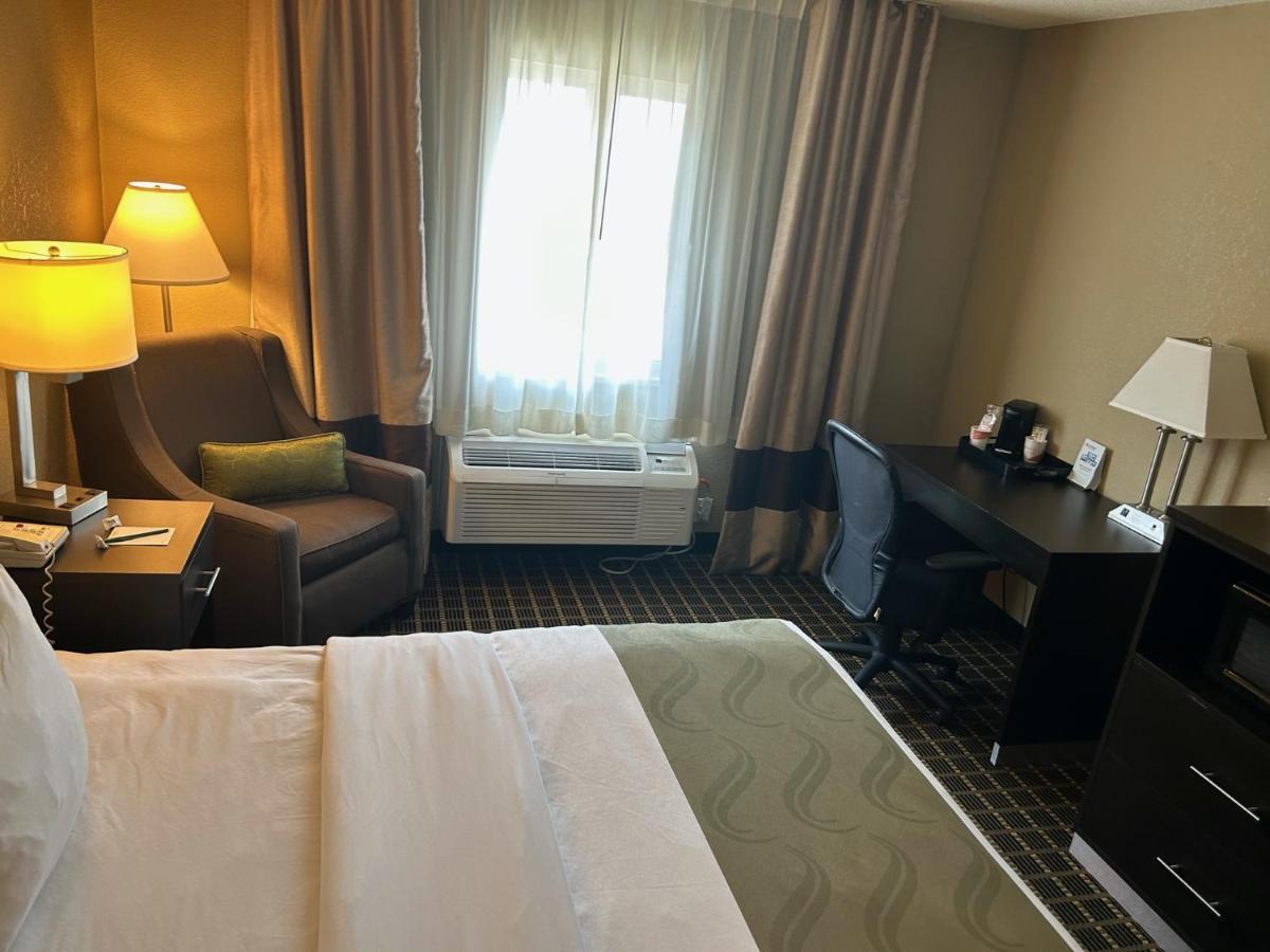 Quality Inn & Suites Bradford Eksteriør billede
