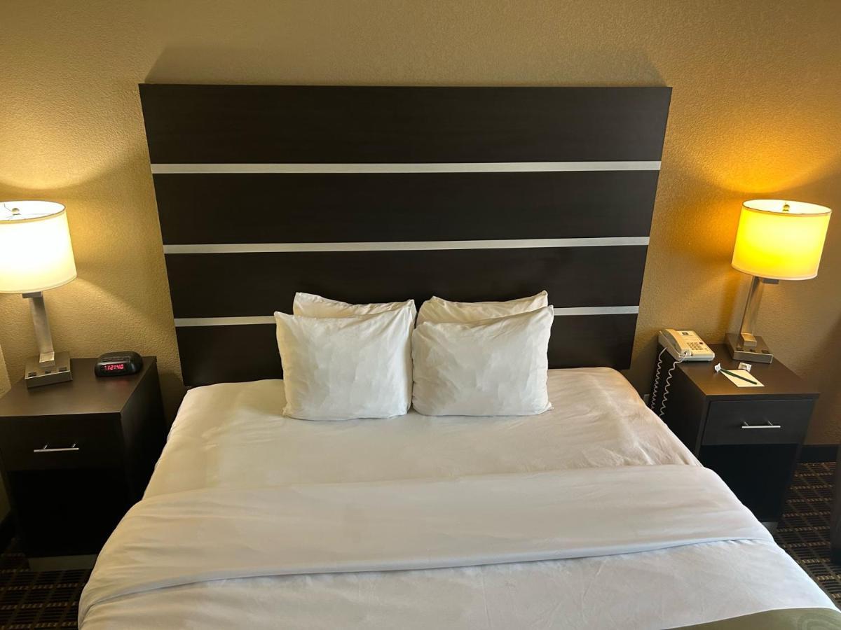 Quality Inn & Suites Bradford Eksteriør billede