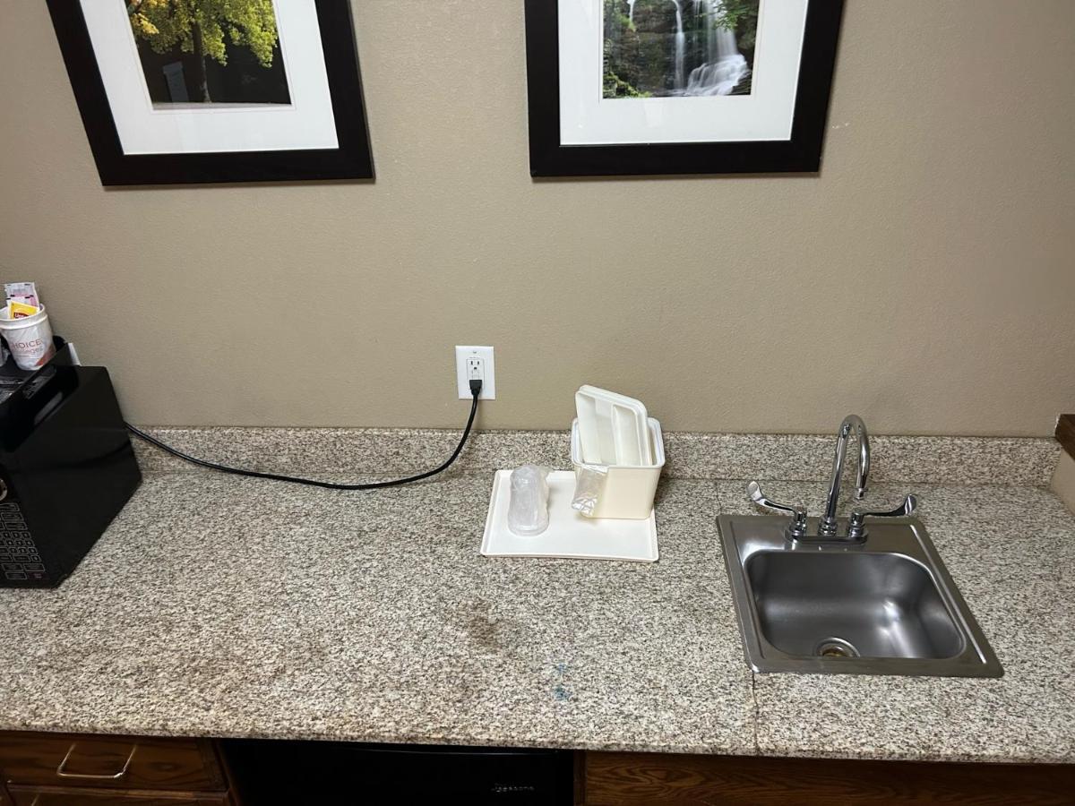 Quality Inn & Suites Bradford Eksteriør billede