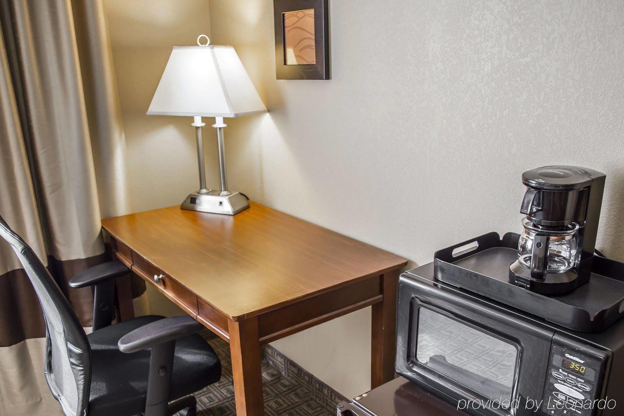 Quality Inn & Suites Bradford Eksteriør billede
